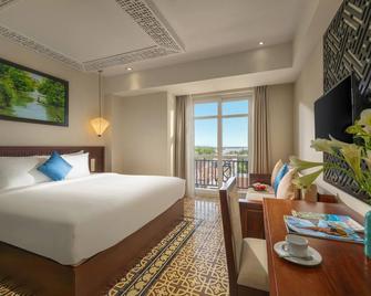 Royal Riverside Hoi An Hotel & Spa - Hoi An - Bedroom