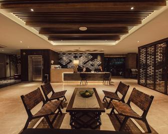 The Vira Bali Boutique Hotel & Suite - Kuta - Recepción