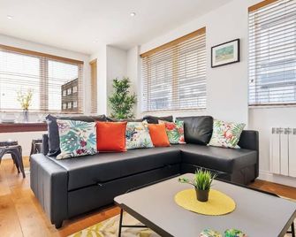 Seaview Heights - By My Getaways - Brighton - Soggiorno