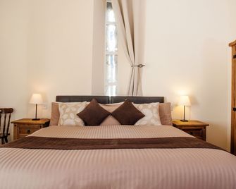 Glenmoriston Arms Hotel - Fort Augustus