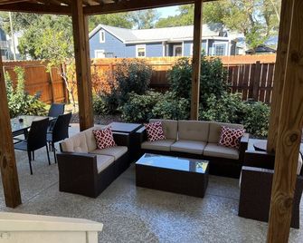 F3, Downtown St. Augustine, POOL, King bed, office, free onsite parking - St. Augustine - Patio