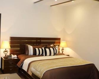 Royaute Luxury - Lahore