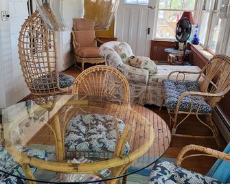 Beautiful Beach Front Home - Kingsville - Restaurant