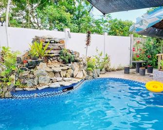 ApHeartment-12 min to the beach and Resorts. Close to everything - Daet