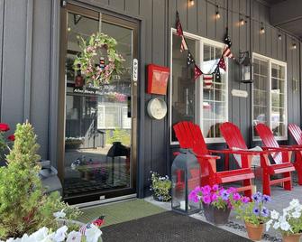 Chalet Inn - וויטפיש - פטיו