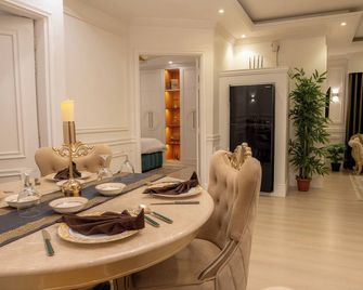 The Versailles Suite A Designer Home in Dhaka - Dhaka - Dining room