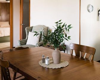 Beaver Creek Cabin 1 - Strasburg - Essbereich