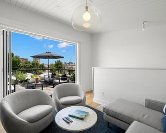 Casa Cohiba by Brightwild Steps to 7th Ave - Tampa - Olohuone
