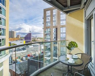 My Serviced Space - Bridges Court Road - London - Balcony
