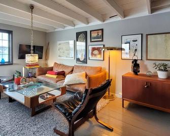 Gorgeous home in Torvastad with house sea view - Haugesund - Stue