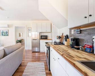 Relaxing 1bd/1bth Apt | 1.8 miles from Casino - Danville - Kitchen