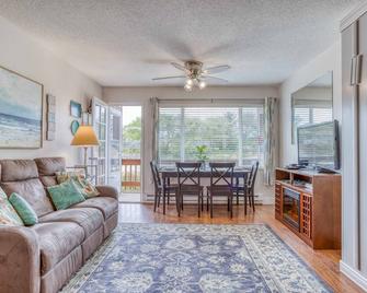 Updated Ground-Level Creekside Condo has Proposal Rock & Ocean Views, 2 Baths! - Neskowin - Living room