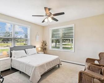 Cove Cottage - 3 Bedroom withPrivate Pool, Sleeps 6, Quiet Community, Close to Fishing Marinas, home - Panama City