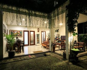 Dewi Villa Padangbai Hotel - Manggis