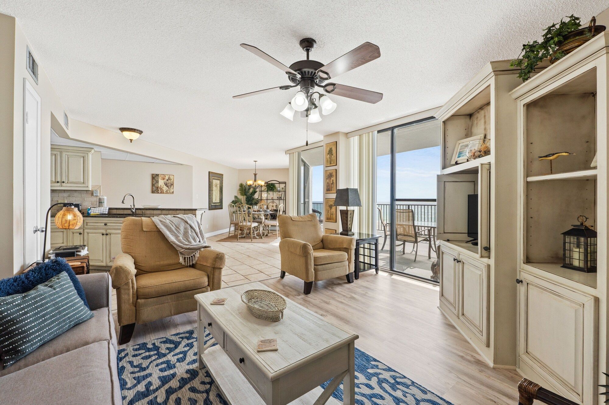 AquaVista by Book That Condo - Panama City Beach - Vardagsrum