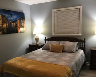 A Cozy House - Jacksonville - Bedroom