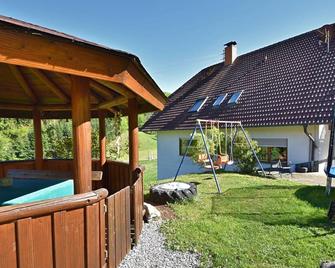 Serene Apartment in Hofstetten With Garden - Hofstetten - Patio