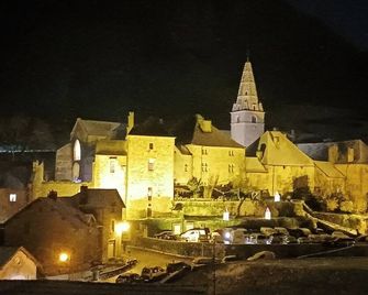 La vigie, view of the abbey. - Baume-les-Messieurs