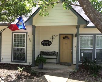 Lucille's B&B - Garland - Edificio