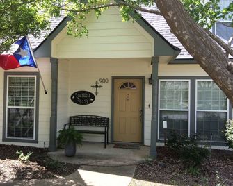 Lucille's B&B - Garland - Edificio