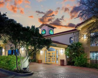 La Quinta Inn by Wyndham San Antonio I-35 N at Rittiman Rd - San Antonio - Budynek