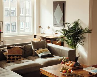 A Place - Leeuwenstraat 20 - Antwerp - Living room