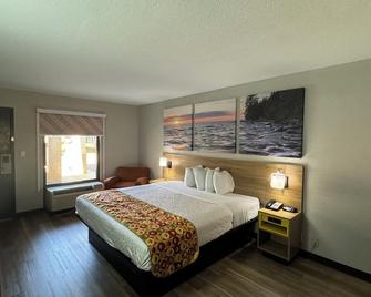 Days Inn Longview South - Longview - Bedroom