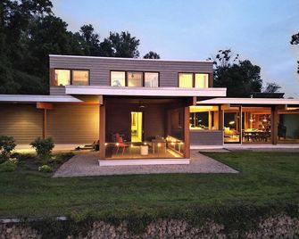 Elderflower Retreat: a modern ranch overlooking the valley with view of Taliesin - Spring Green - Building