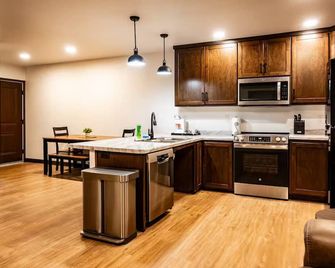 Ada Accessible Brillion 2‑bedroom Suite W/ Full Kitchen Near Ariens – Unit #1 - Brillion - Cocina