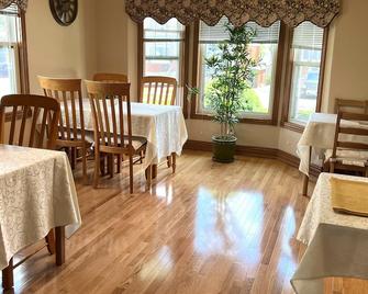 Anna's Bed & Breakfast - Niagara Falls - Dining room
