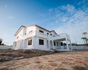 Best Location for Your Vacation - Winneba - Edificio