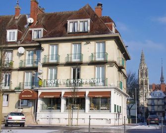 Logis Hôtel & Restaurant - Le Normandie - Rives-en-Seine - Gebäude