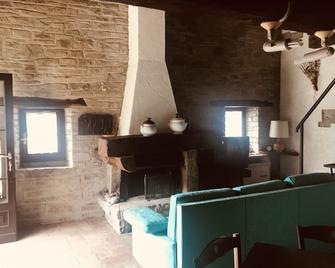 Ca 'Valesi residence - Borgo Val di Taro - Living room