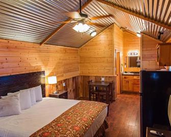 Lone Star Lodge - Big Lake - Bedroom