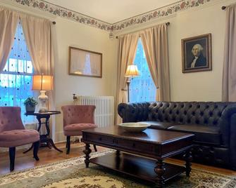 Grand Colonial Bed and Breakfast - Herkimer - Вітальня