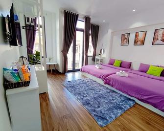 White Coffee House Hotel - Dalat - Bedroom