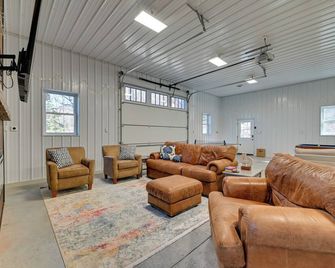 ذا تويستد مارشمالو سكي آند ليك جيم بارن - كاناندياجو - ردهة