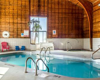 Econo Lodge North - Sioux Falls - Pool