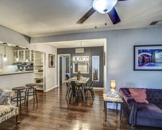 The Clarendon - Phoenix - Living room