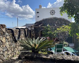 Tranquility In A Rural Setting And Volcanico - Haría - Building