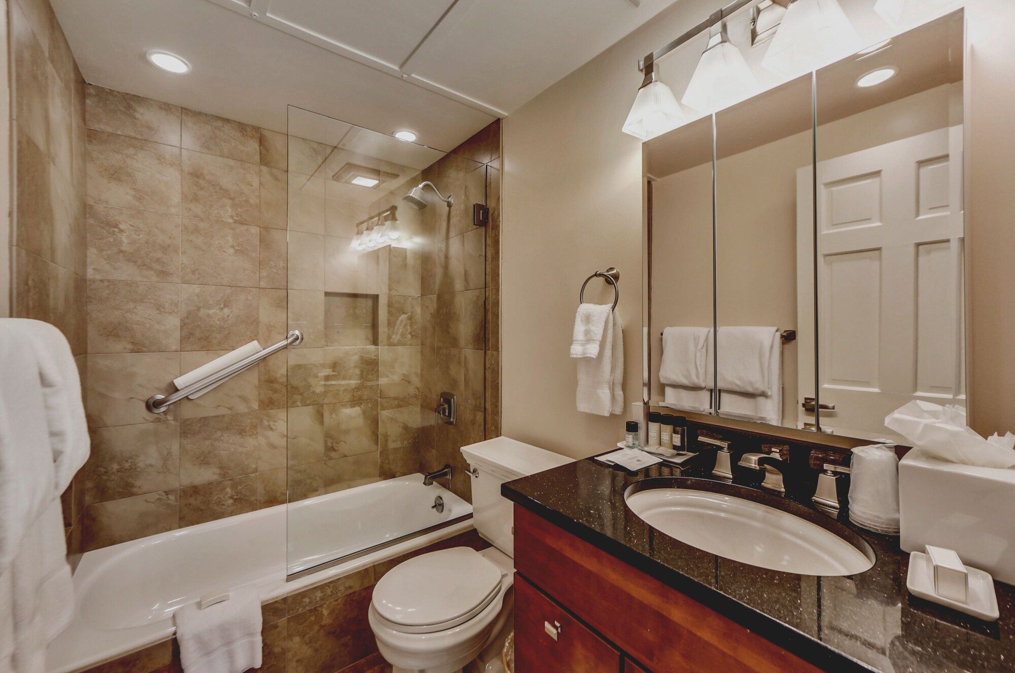 Bathroom view of Aspen Square Condominium Hotel