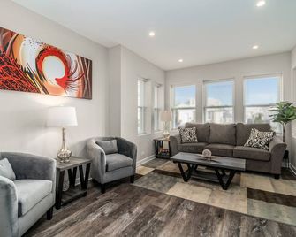 Extended Stay Summit Fhs Rental - Summit - Living room