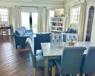 Sugar Apple With Pool - Alice Town - Dining room