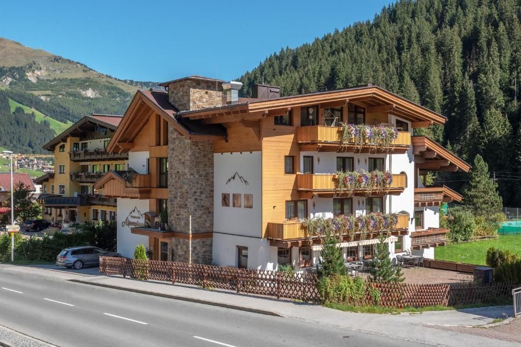 Hotel Pension Alpengruß - Tux - בניין