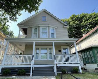 Step into a gorgeous newly renovated urban loft space in Syracuse New York. - Syracuse - Building