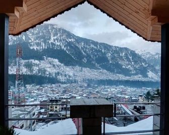 Shingar Regency - Manali - Parveke