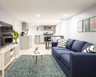 Modern and Comfy 1BR Apartment in Logan Square! - Chicago - Sala de estar
