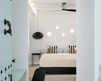 Majo Suites Hotel - Agia Anna - Ložnice