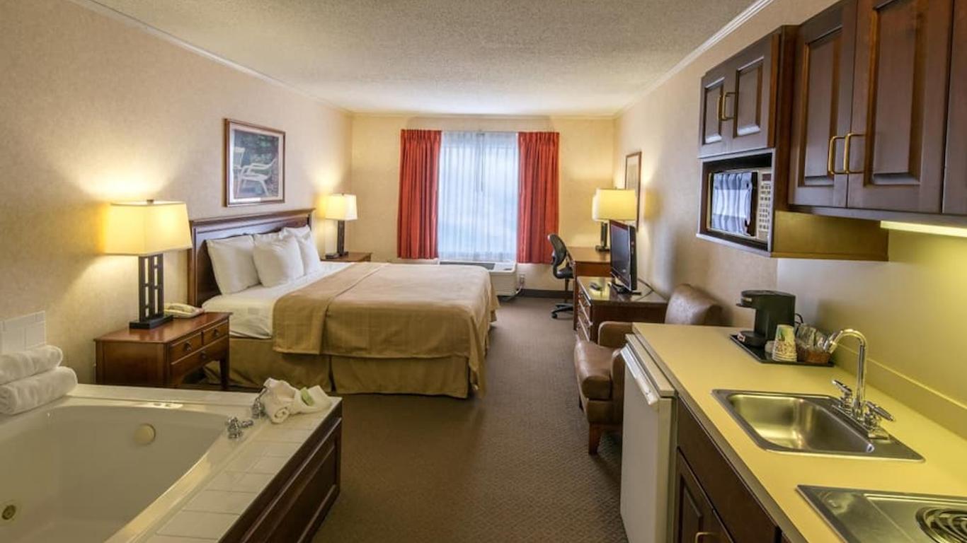 Coshocton Village Inn & Suites