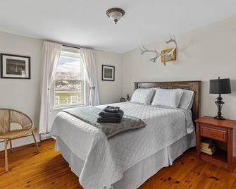 Historic Jelly Bean Row House, Walk To Signal Hill - St. John's - Yatak Odası